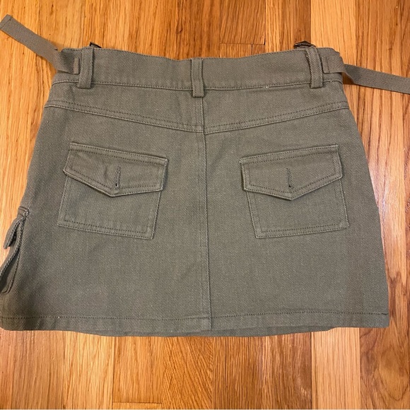 Princess Polly Peterson Cargo Mini Skirt Khaki, US size 2. Low rise fit. NWT - Picture 4 of 7